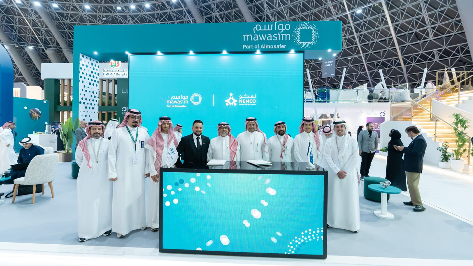 مجموعة الشركة الوطنية نمكو تعزز خدمات نقل ضيوف الرحمن عبر شراكة استراتيجية مع مواسم والقرشي