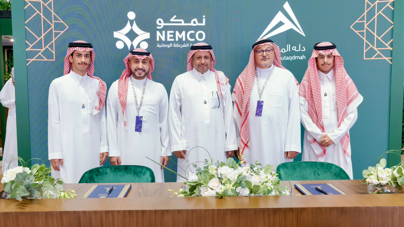 مجموعة الشركة الوطنية نمكو توقّع اتفاقية مع دله المتقدمة لتوريد حافلات حديثة لخدمة ضيوف الرحمن